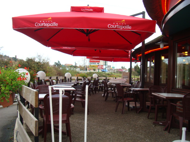 parasol professionnel terrasse Courtepaille